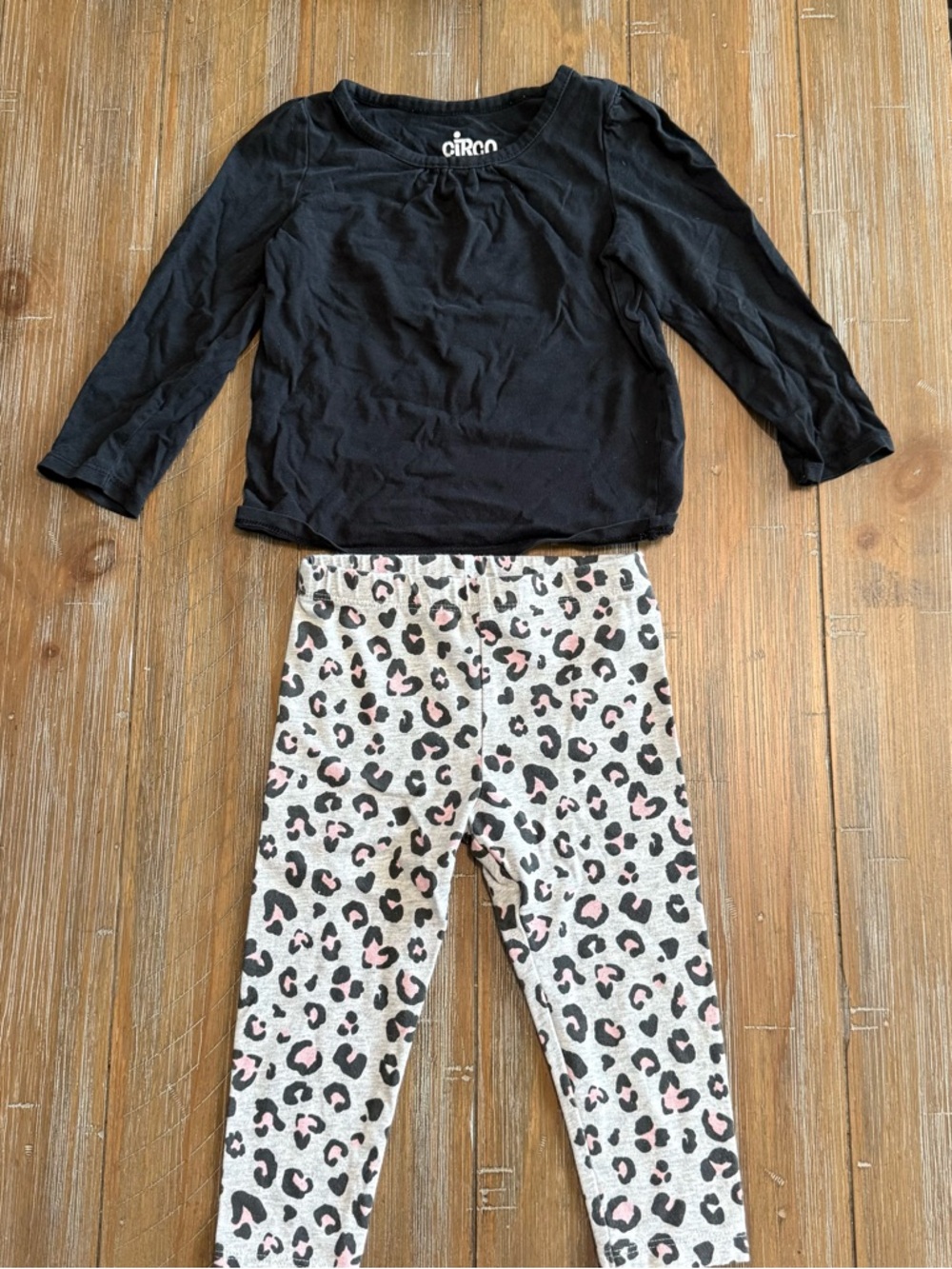 Baby girl shirt and leggings set